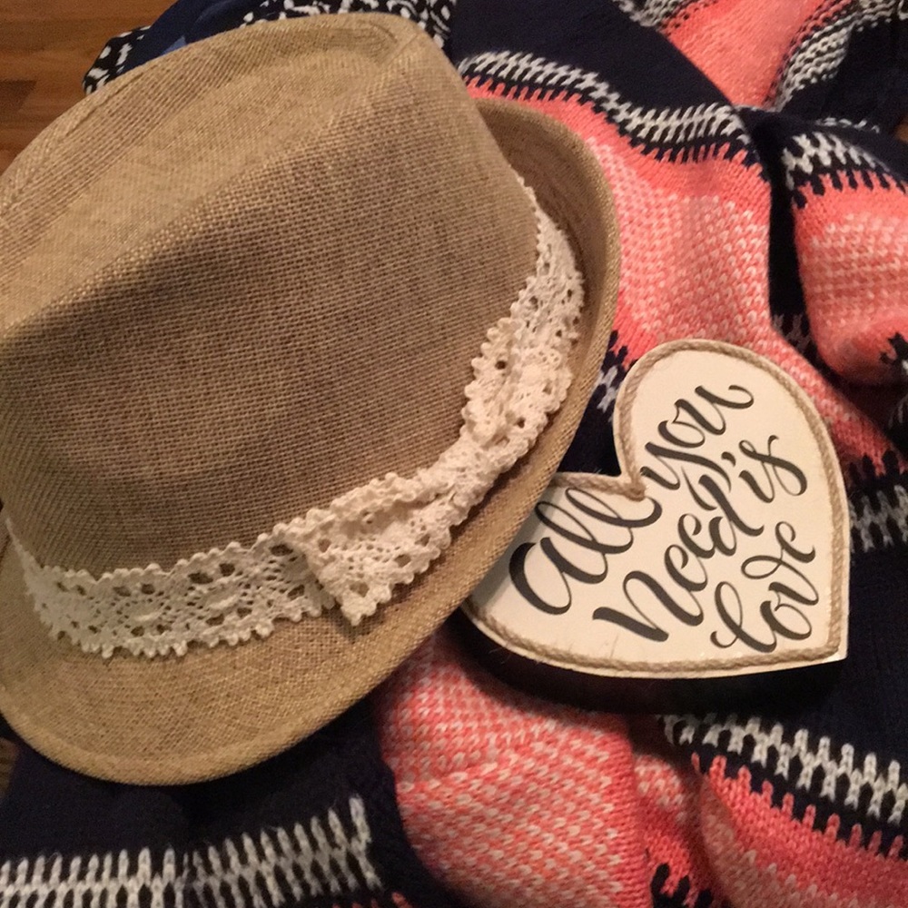 Women’s hat burlap material
